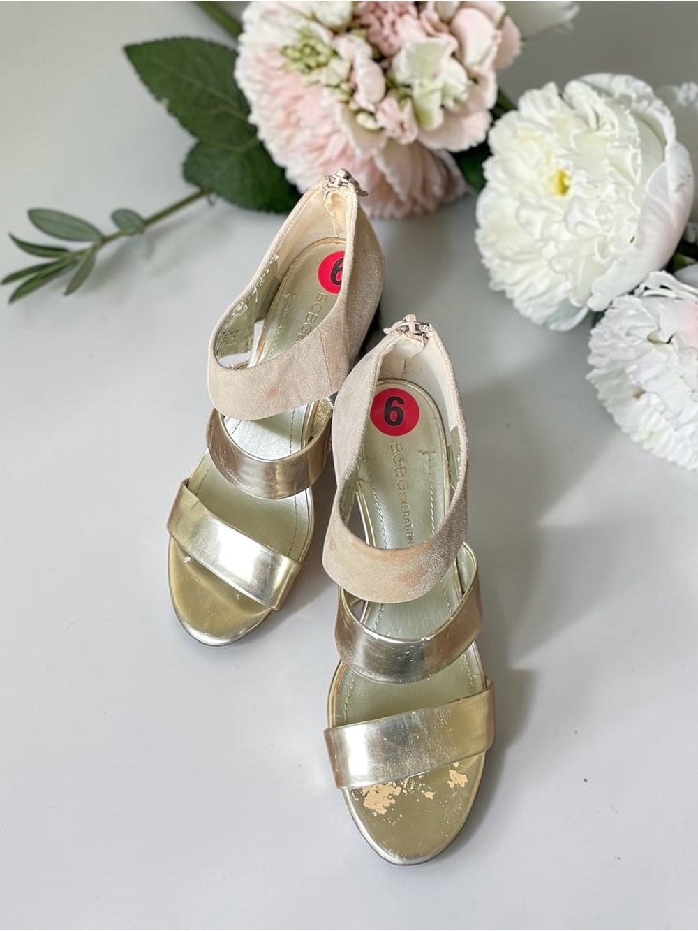 Vintage BCBG Generation PL-ORIANTHI Gold Metallic Y2K Glam Heels 6B